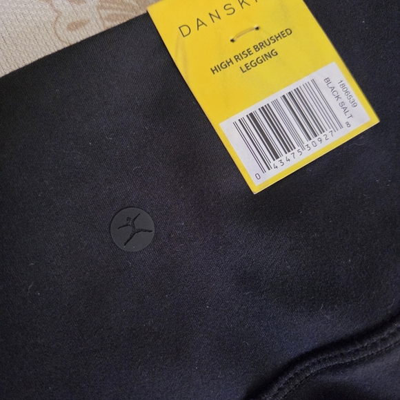 Danskin Womens High Rise Brushed Leggings Black Salt Sz S NEW Reflector Athletic - Picture 9 of 9